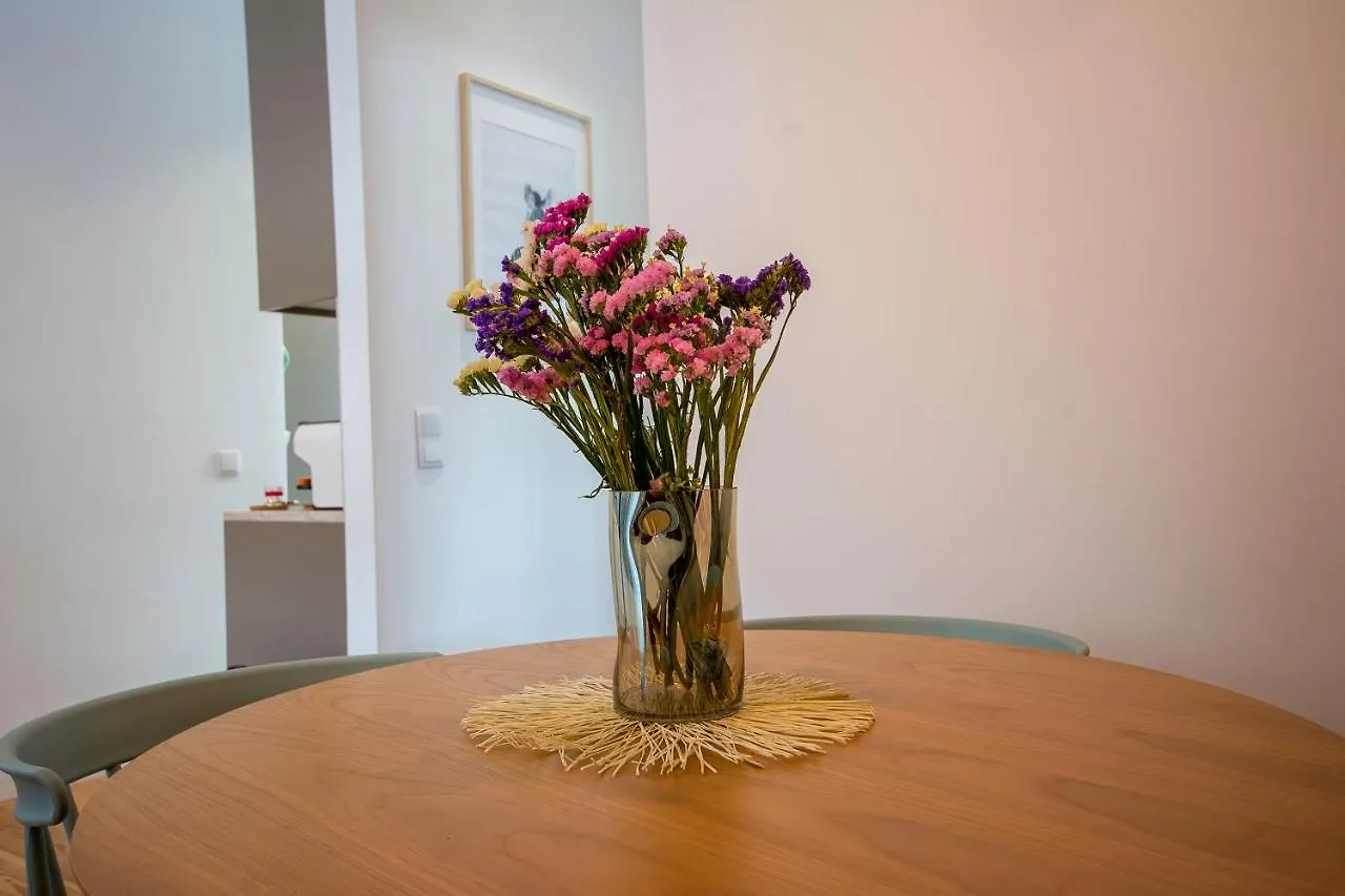 Charming Apartment In Private Condominium At Graca Lisboa