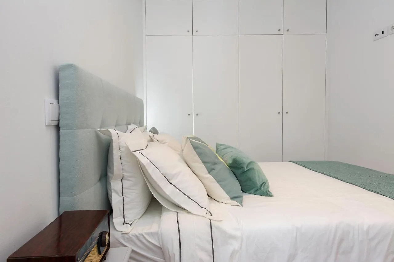 Charming Apartment In Private Condominium At Graca Lisbon