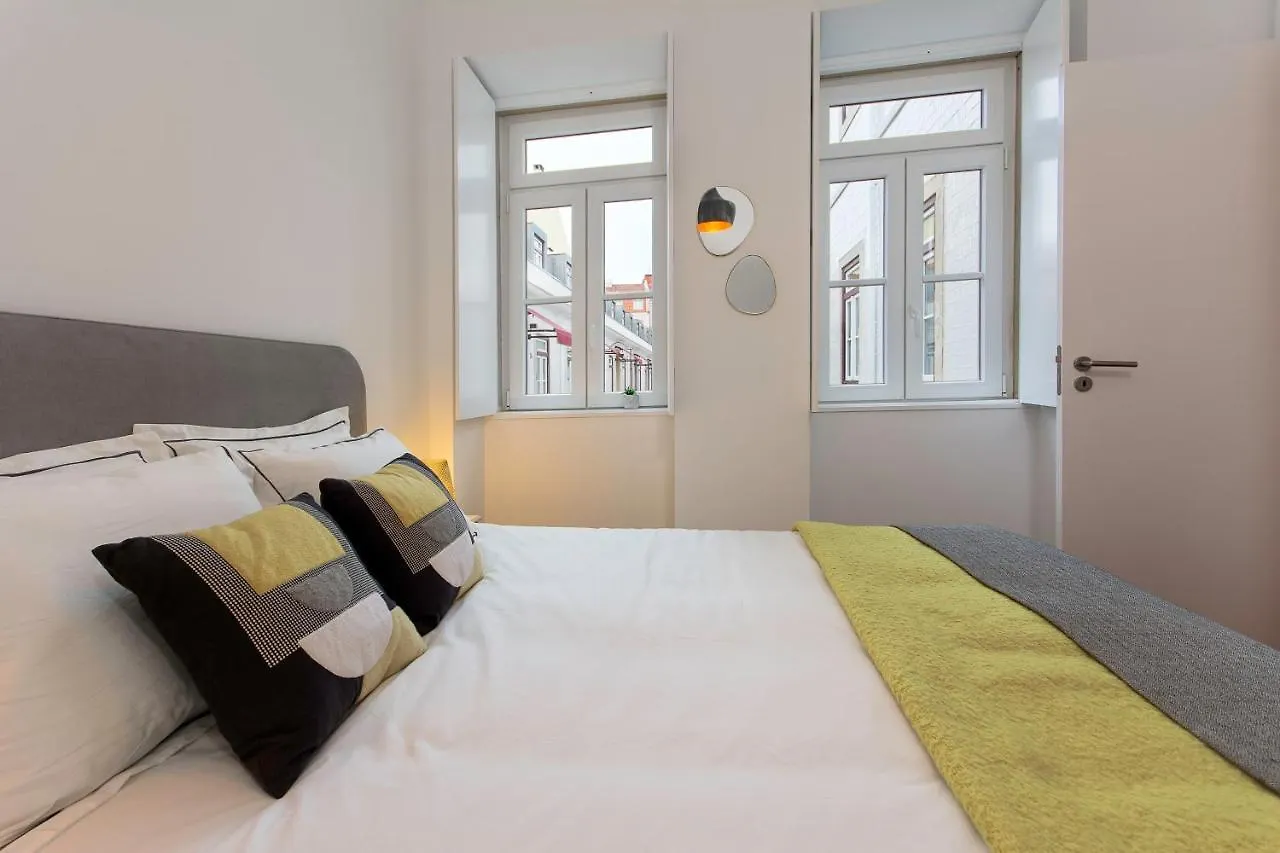 Charming Apartment In Private Condominium At Graca Lisbon